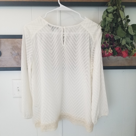 Ivory blouse sheer  small about a 6 - Picture 2 of 2